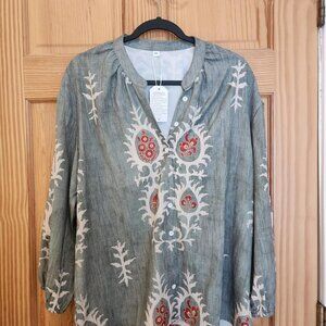 NWT Syzec boho blouse, 3/4 sleeve, v-neck with buttons, green + red&gray pattern